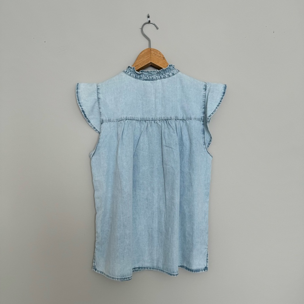 Gap Ruffle Button Front Top - Picture 2 of 6